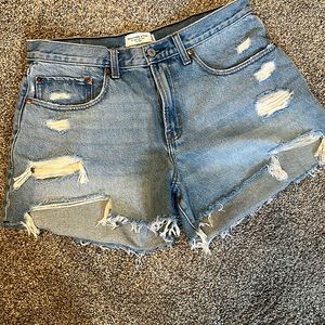 Abercrombie and Fitch - Size 30 / 10 - Curve Love The Boyfriend Short Mid Rise